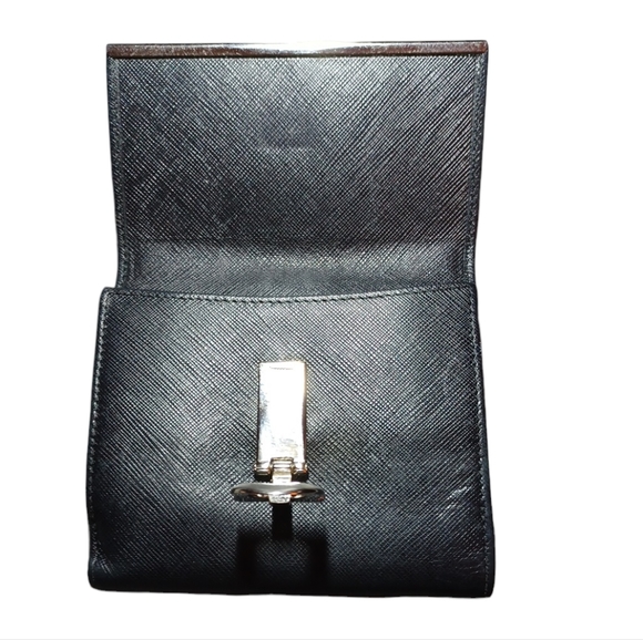 ♣️SALVATORE FERRAGAMO SAFFIANO LEATHER GANCINI WALLET - Picture 4 of 13